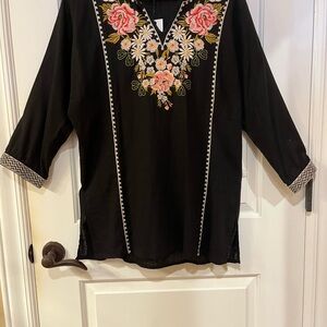 NWT Parparazzi Brand black tunic top. Medium.